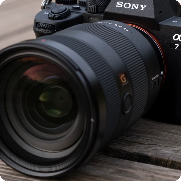 Appareil photo hybride plein format Sony Alpha 7 IV avec objectif, boîtier principal pour filmer les mariages en 4K